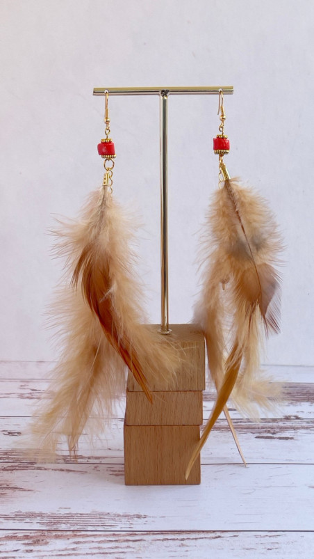 RUTH camel/coral, pendientes de plumas